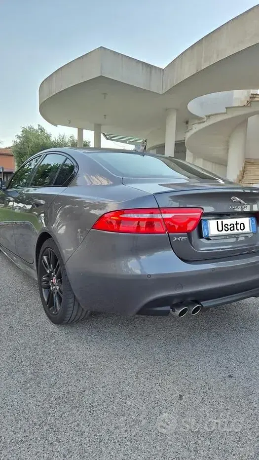 Usata Jaguar XE R-Sport 179 CV (131 kW) 2019 Grigio Berlina