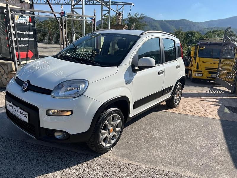 Usata Fiat Panda 4x4 S 95 CV (69 kW) 2018 Bianco Utilitaria