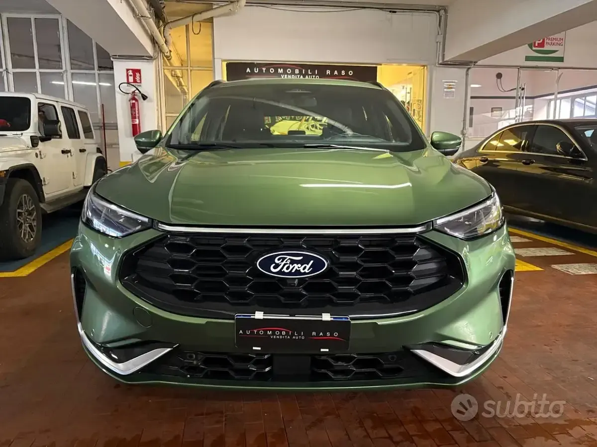 Usata Ford Kuga ST-Line 151 CV (111 kW) 2024 Verde SUV