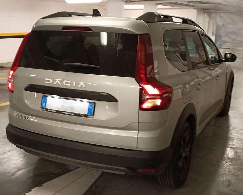 Usata Dacia Jogger 101 CV (74 kW) 2023 Argento Monovolume
