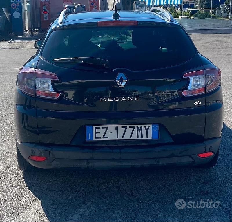 Usata Renault Mégane III LIMITED 110 CV (80 kW) 2015 Nero Station wagon