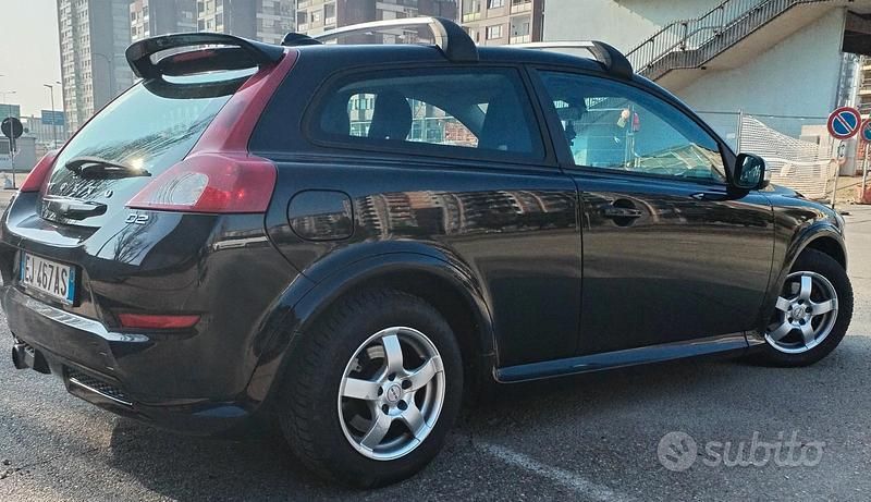 Usata Volvo C30 R-Design 115 CV (84 kW) 2012 Nero Utilitaria