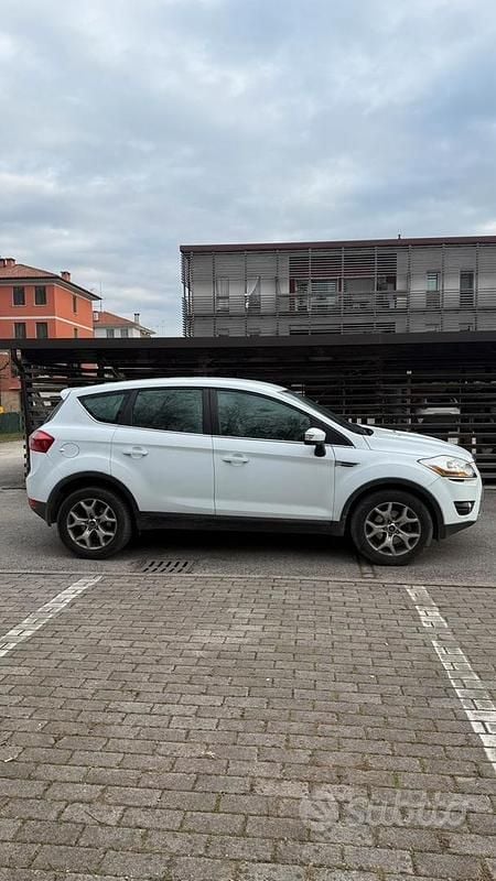 Usata Ford Kuga 140 CV (102 kW) 2012 Bianco SUV