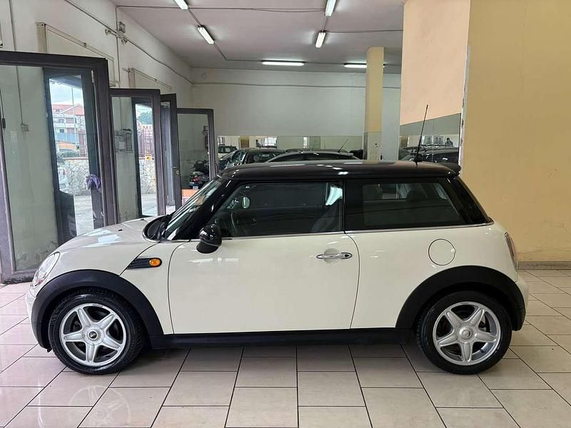 Usata Mini Cooper D Pepper 109 CV (80 kW) 2007 Bianco Utilitaria