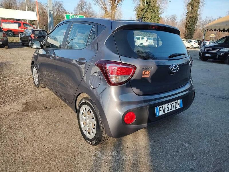 Usata Hyundai i10 67 CV (49 kW) 2019 Gray Utilitaria