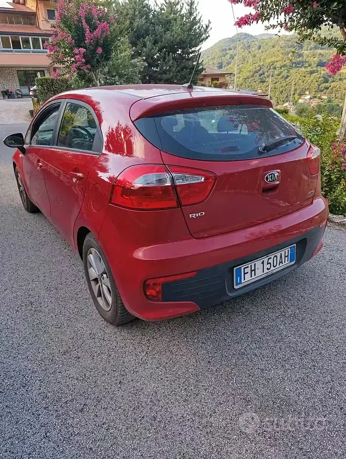 Usata Kia Rio 85 CV (62 kW) 2017 Rosso Utilitaria