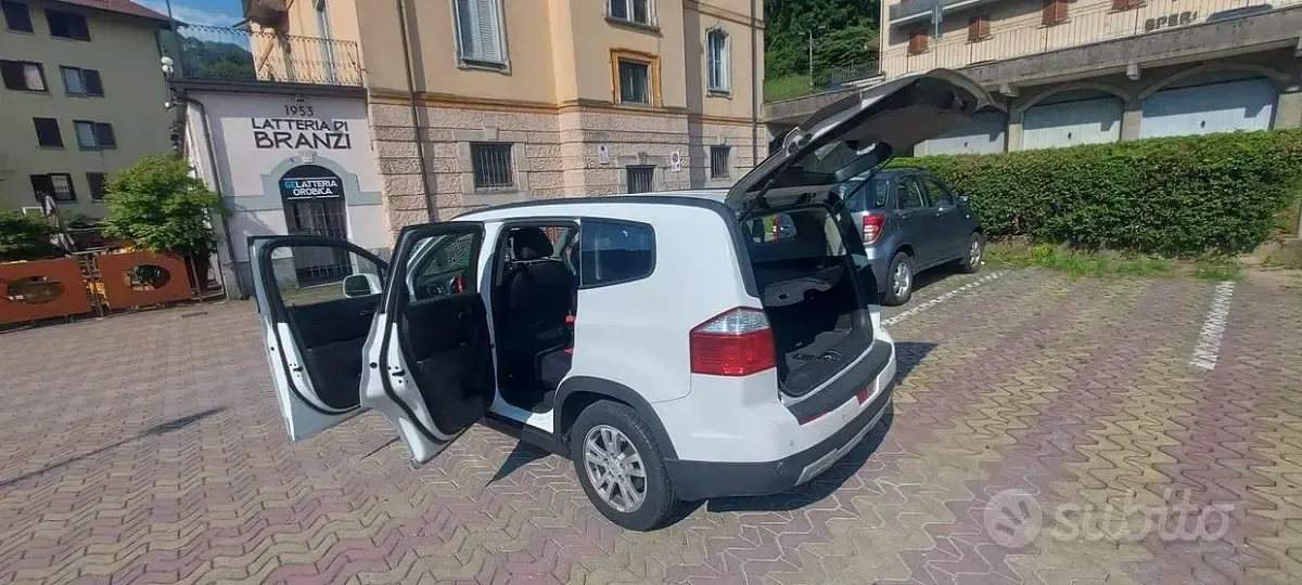 Usata Chevrolet Orlando 131 CV (96 kW) 2011 Grigio Monovolume