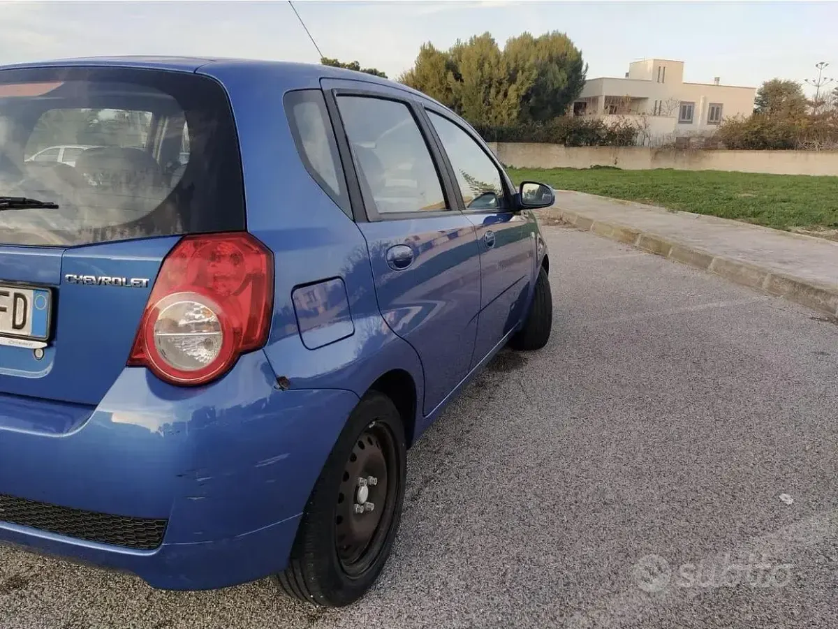 Usata Chevrolet Aveo 84 CV (61 kW) 2009 Bluazzurro Berlina