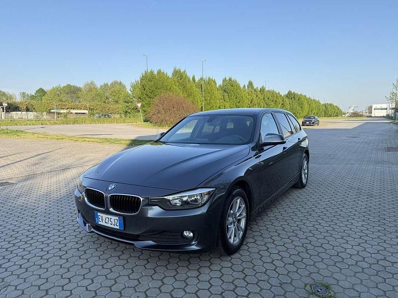 Usata BMW 318 Luxury Line 143 CV (105 kW) 2014 Grigio Station wagon