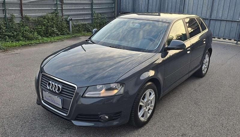 Grigio Usata 2009 Audi A3 Attraction Tre volumi | 4700 € (Ottimo prezzo) - Immagine 1/4