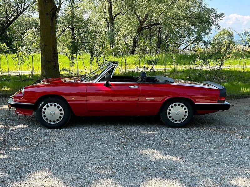 Usata Alfa Romeo Spider 101 CV (74 kW) 1988 Rosso Cabrio