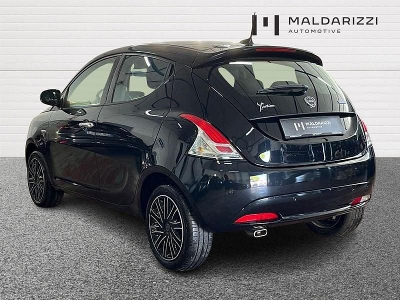 Usata Lancia Ypsilon Gold 69 CV (50 kW) 2022 Nero Utilitaria