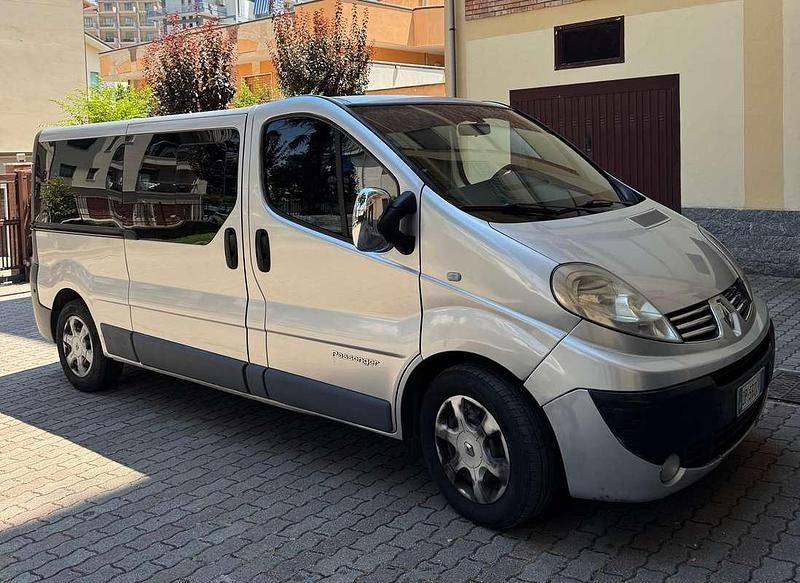 Argento Usata 2008 Renault Trafic Monovolume | 8000 € - Immagine 1/4