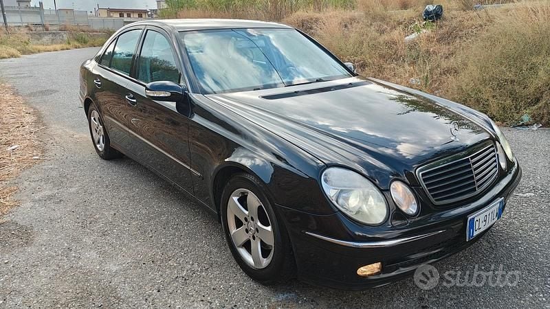 Usata Mercedes E220 150 CV (110 kW) 2003 Nero Berlina