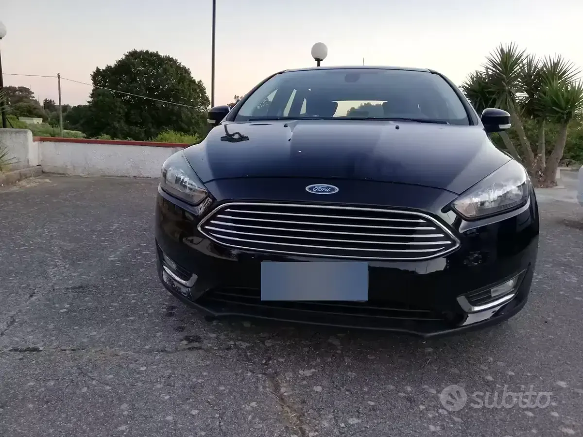 Usata Ford Focus 120 CV (88 kW) 2016 Nero Station wagon