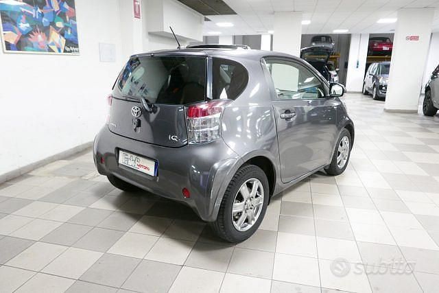 Usata Toyota iQ 68 CV (50 kW) 2010 Grigio Utilitaria