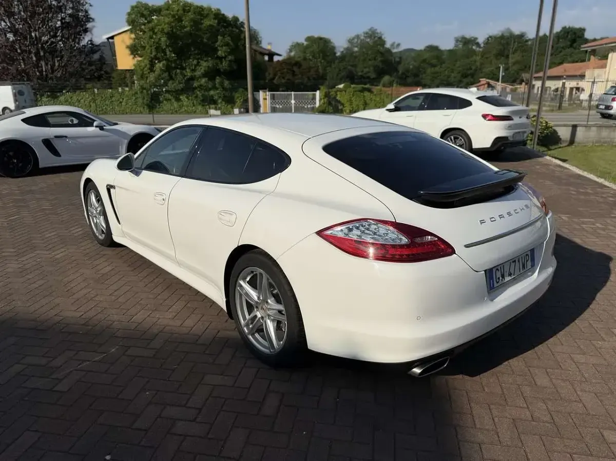 Usata Porsche Panamera 250 CV (183 kW) 2012 Bianco Utilitaria