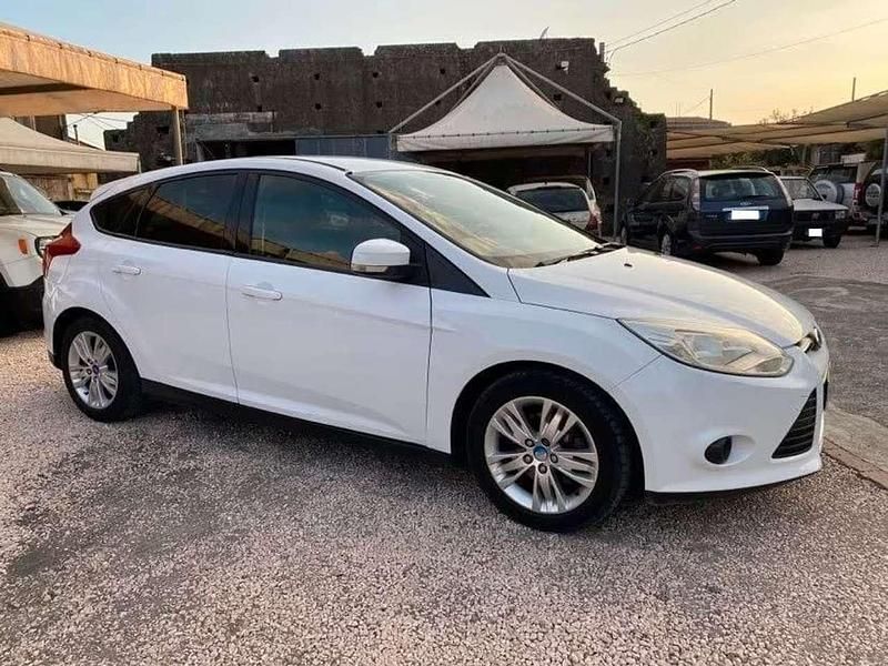 Usata Ford Focus Titanium 95 CV (69 kW) 2011 Bianco Berlina