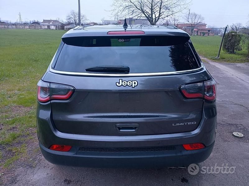 Usata Jeep Compass 120 CV (88 kW) 2018 Grigio SUV