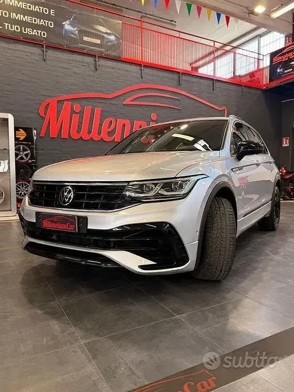 Usata VW Tiguan R-line 150 CV (110 kW) 2021 Grigio SUV