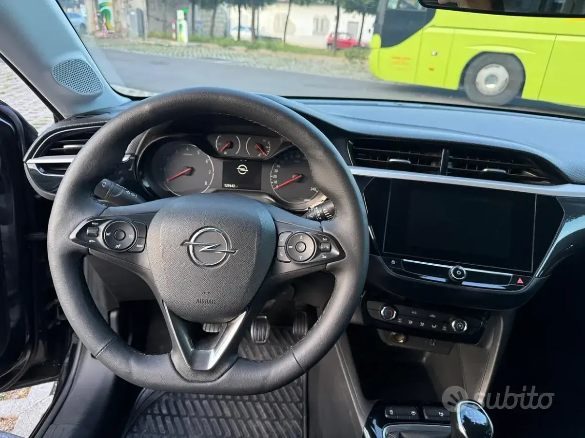 Usata Opel Corsa Elegance 102 CV (75 kW) 2023 Nero Utilitaria
