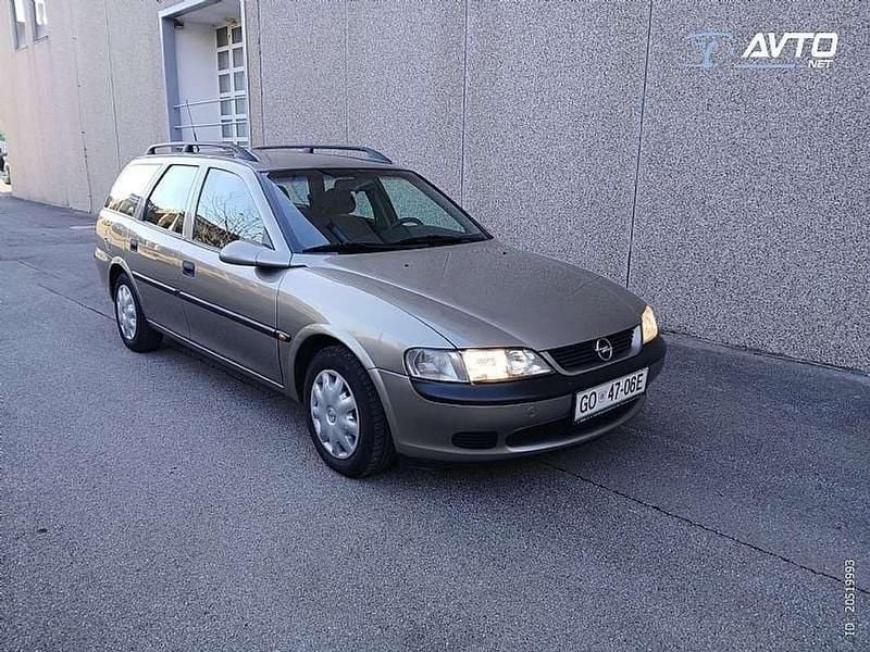 Usata Opel Vectra 101 CV (74 kW) 1997 Bronzo Station wagon