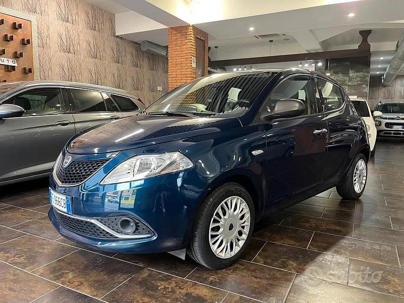 Usata Lancia Ypsilon Silver 69 CV (50 kW) 2016 Blu Utilitaria