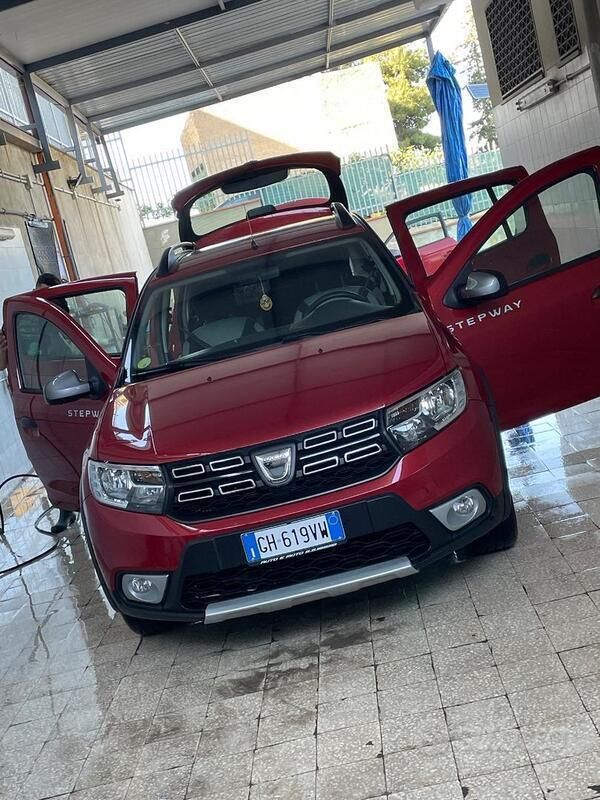 Usata Dacia Sandero 90 CV (66 kW) 2017 Rosso Utilitaria