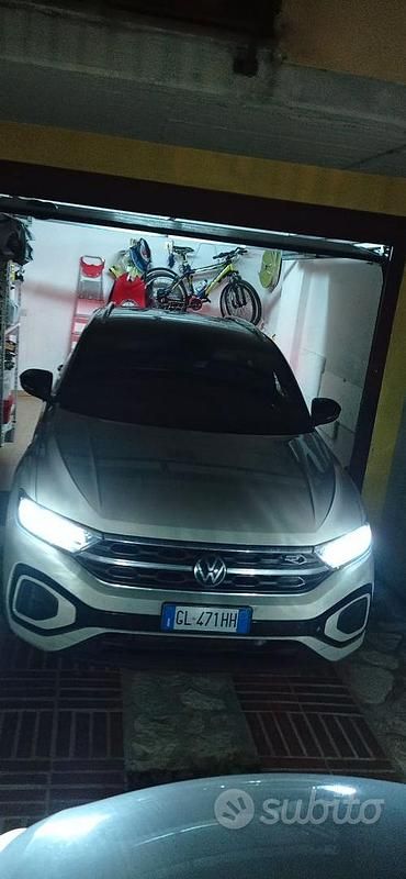 Usata VW T-Roc 116 CV (85 kW) 2023 Grigio SUV