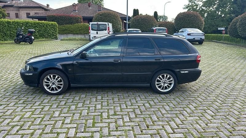 Usata Volvo V40 122 CV (89 kW) 2001 Nero Station wagon