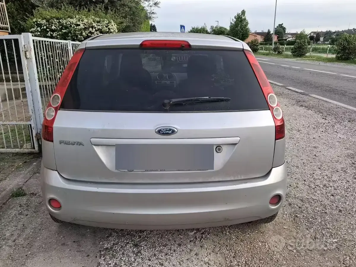 Usata Ford Fiesta 75 CV (55 kW) 2007 Utilitaria