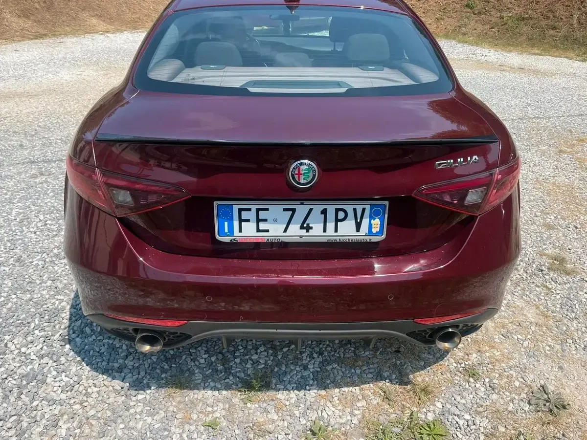 Usata Alfa Romeo Giulia 150 CV (110 kW) 2016 Rosso Berlina