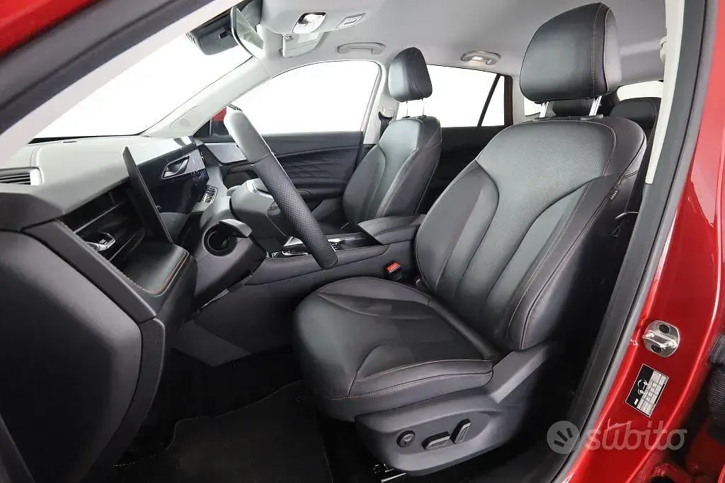 Usata MG HS Luxury 170 CV (125 kW) 2025 Diamond red SUV