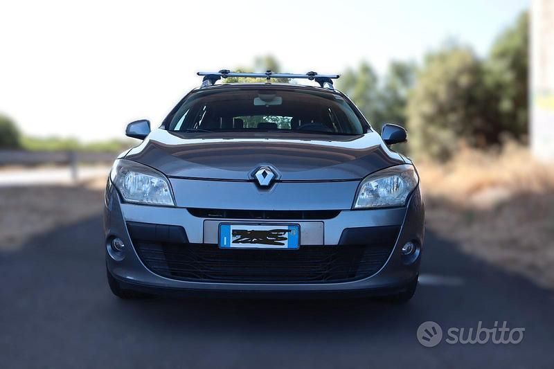 Grigio Usata 2010 Renault Mégane GrandTour Station wagon | 3000 € (Buon prezzo) - Immagine 1/4