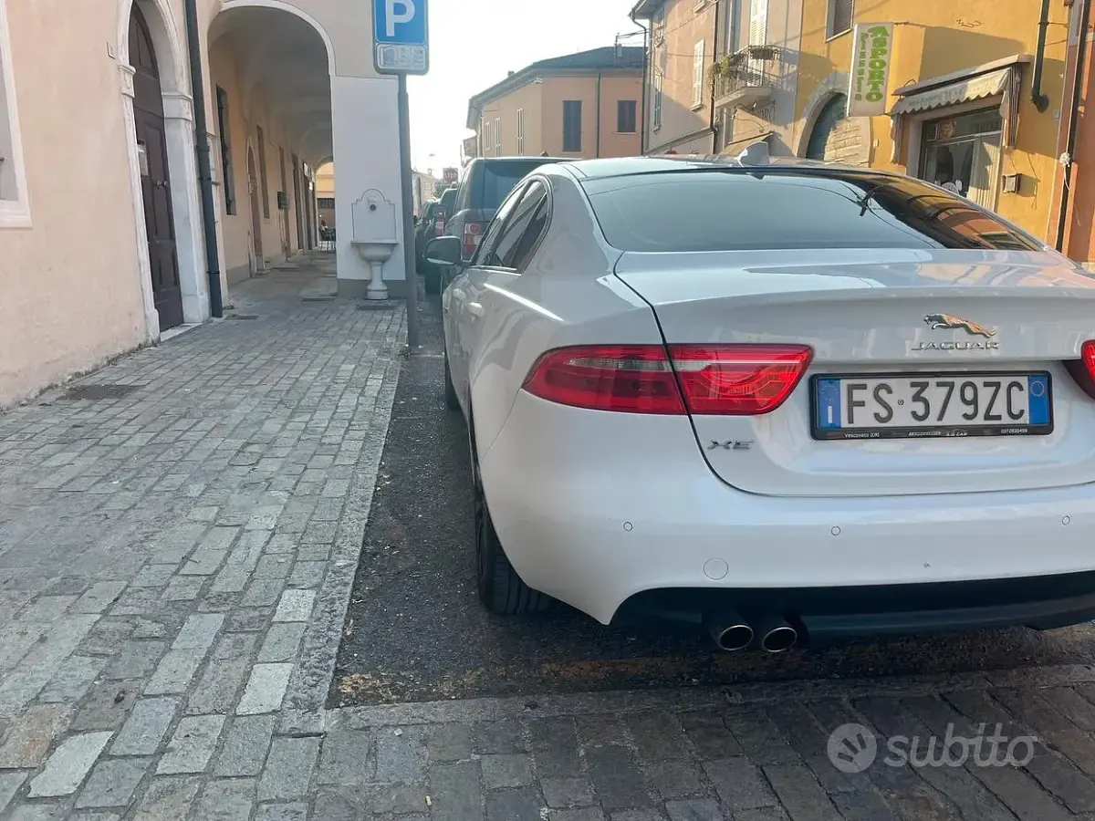 Usata Jaguar XE 179 CV (131 kW) 2018 Bianco Berlina