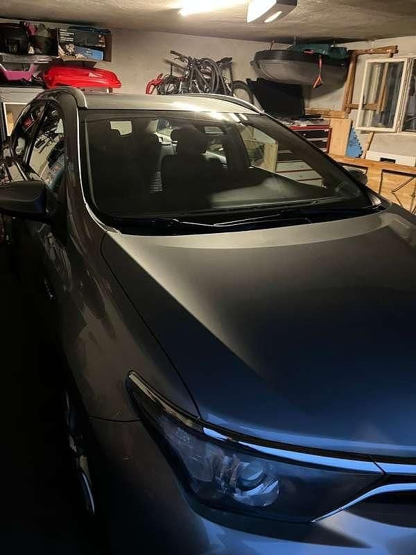 Usata Toyota Auris Touring Sports Business Edition 99 CV (72 kW) 2017 Station wagon