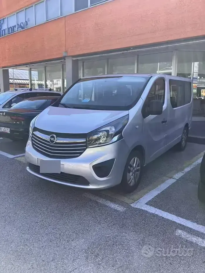 Usata Opel Vivaro 2015 Grigio Monovolume