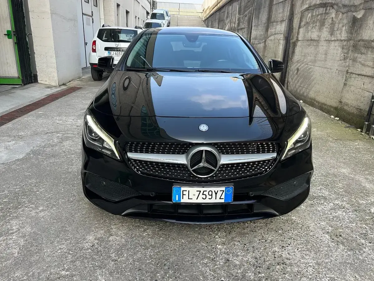 Käytetty Mercedes CLA220 Premium 177 HP (130 kW) 2017 Musta Sedan
