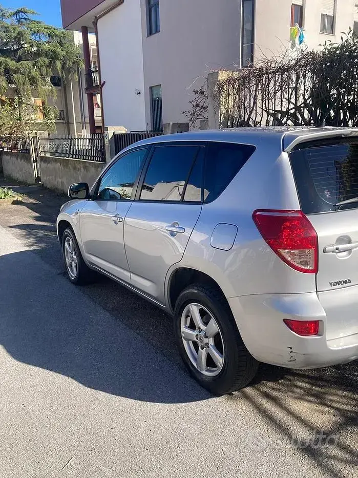 Usata Toyota RAV4 136 CV (100 kW) 2009 Grigio SUV
