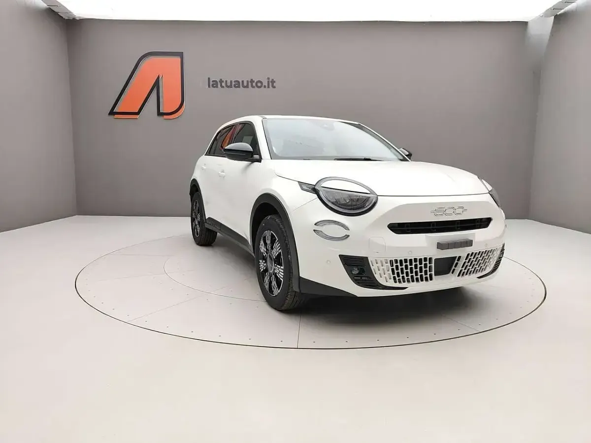 Nuova Fiat 600 Icon 101 CV (74 kW) 2026 Nero cinema SUV
