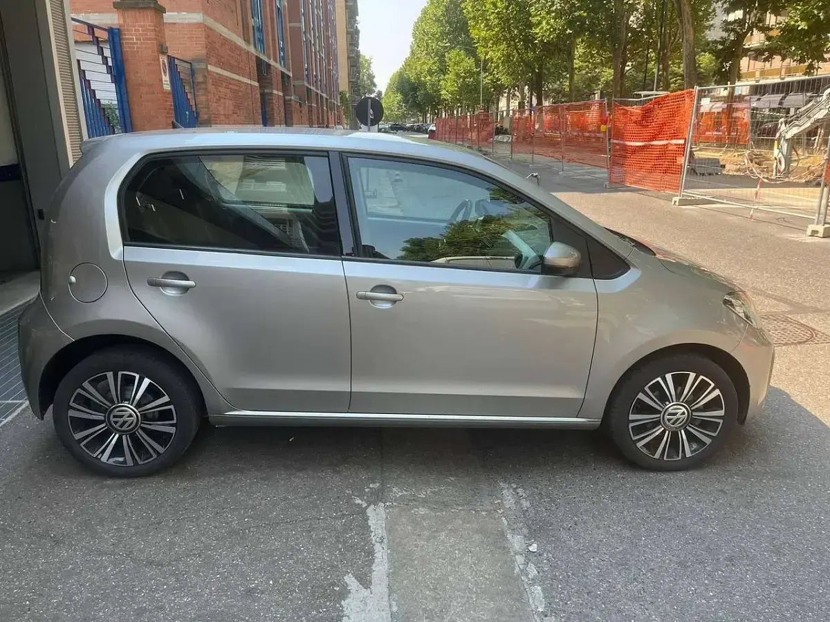 Usata VW up! Move 60 CV (44 kW) 2019 Grigio argento Utilitaria
