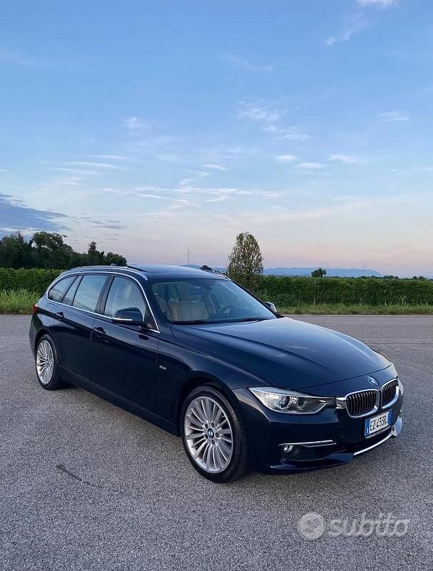 Usata BMW 330 Luxury Line 310 CV (228 kW) 2015 Blu/azzurro Station wagon