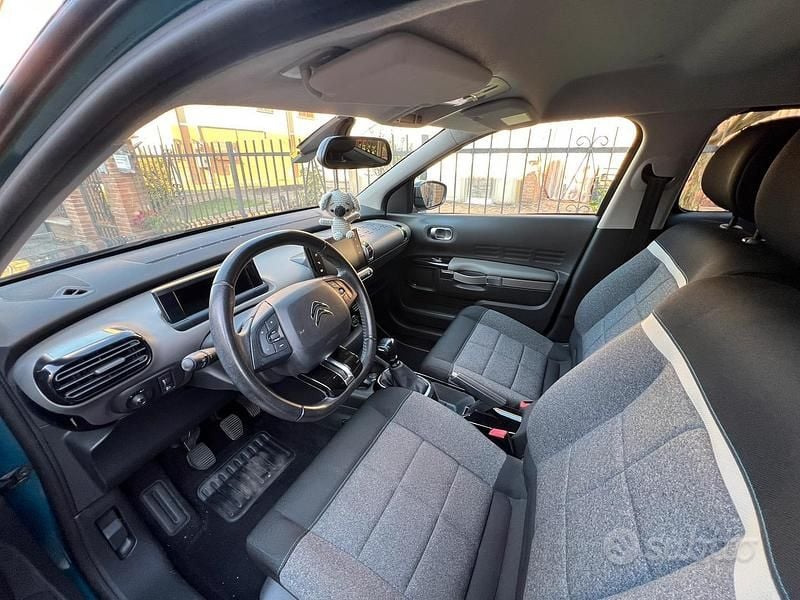 Usata Citroën C4 Shine 102 CV (75 kW) 2018 Verde SUV