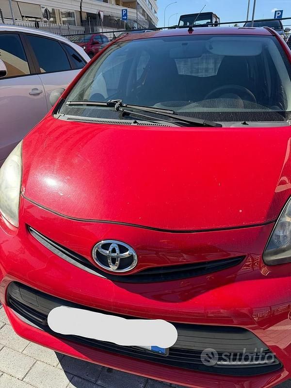 Rosso Usata 2013 Toyota Aygo Connect Style Due volumi | 6000 € (Molto cara) - Immagine 1/4