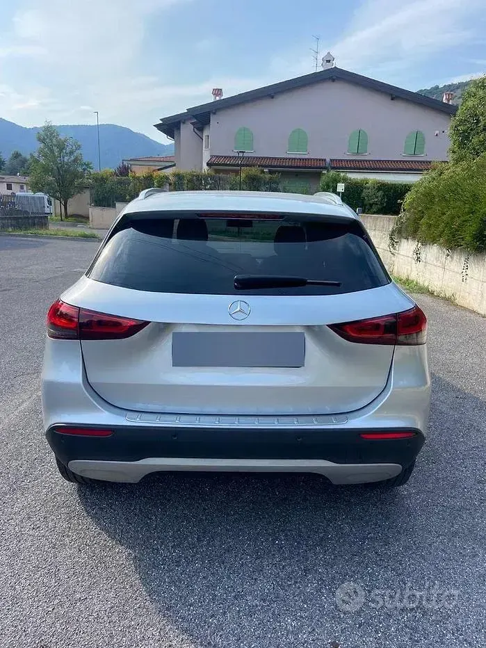 Usata Mercedes GLA180 Business 116 CV (85 kW) 2022 Bianco SUV