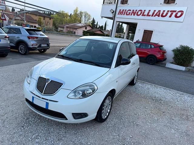 Usata Lancia Ypsilon 69 CV (50 kW) 2012 Bianco Utilitaria