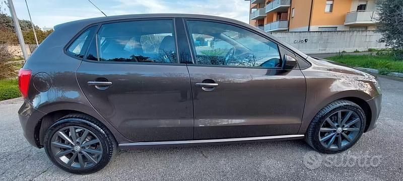 Usata VW Polo 90 CV (66 kW) 2017 Marrone Berlina