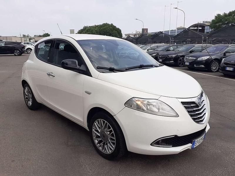 Usata Lancia Ypsilon S 95 CV (69 kW) 2012 Bianco Utilitaria