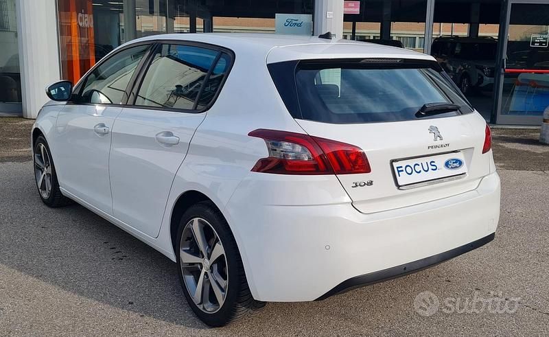 Usata Peugeot 308 Active 102 CV (75 kW) 2019 Bianco Berlina