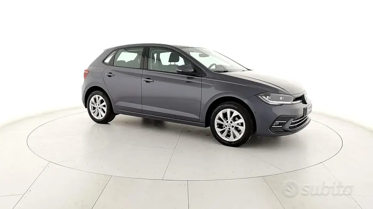 Usata VW Polo Style 95 CV (69 kW) 2024 Grigio Utilitaria